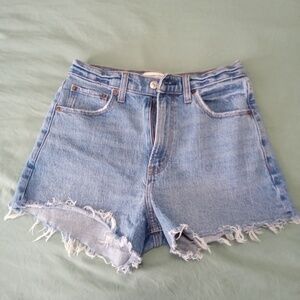 Abercrombie & Fitch High Rise 90s Cutoff Short